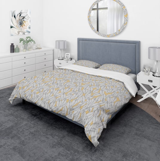 Designart 'Abstract Monochromic Pattern with Contour Leaves' Modern & Contemporary Bedding Set